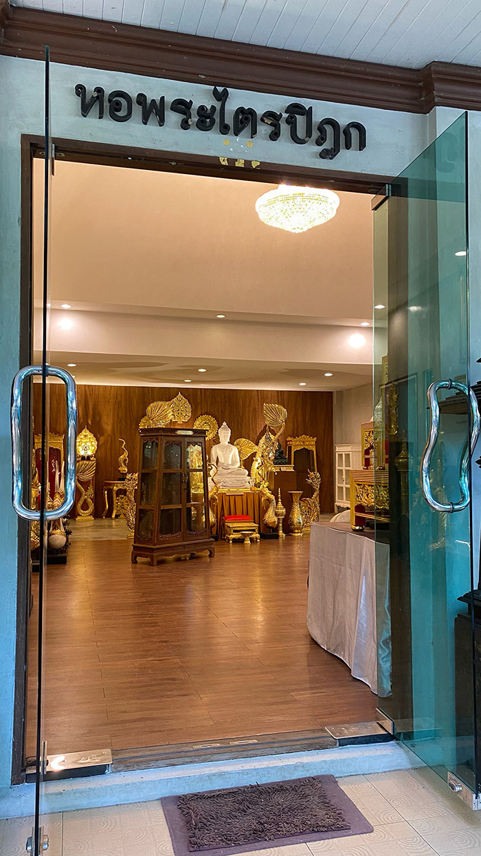 ตู้พระไตรปิฎกไม้สัก สำหรับ ใส่หนังสือพระไตรปิฎก 45 เล่มภาษาไทย