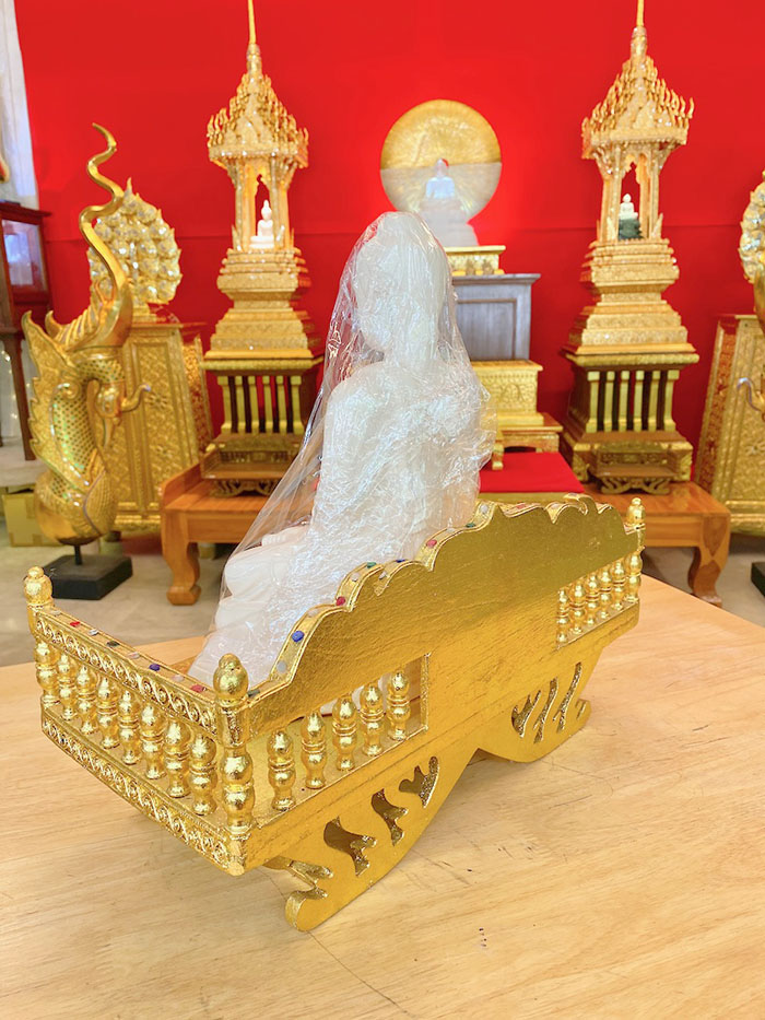 ฐานพระปิดทอง (แหย่ง) งานไม้สักปิดทอง ทั้งหลัง 
