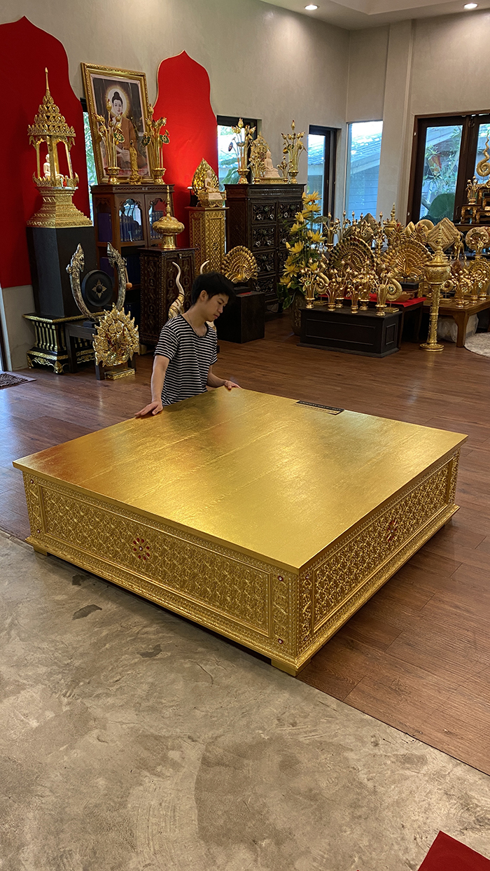 ฐานพระไม้สักทั้งหลัง ปิดทองเดินลายเส้นทอง
ราคา 45000 บาท 