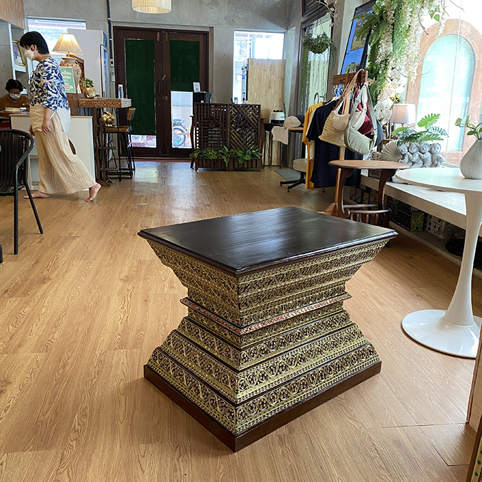 ฐานพระ แท่นพระไม้สัก-สีน้ำตาลเข้ม 12,500 บาท