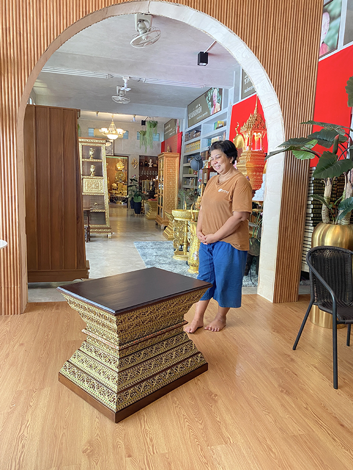 ฐานพระ แท่นพระไม้สัก-สีน้ำตาลเข้ม 12,500 บาท