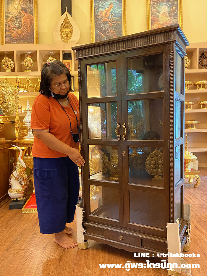 ตู้พระไตรปิฎก สำหรับบรรจุพระไตรปิฎก
ทรงมาตรฐาน สีโอ๊คเข้ม สำหรับพระไตรปิฎก 45 เล่ม