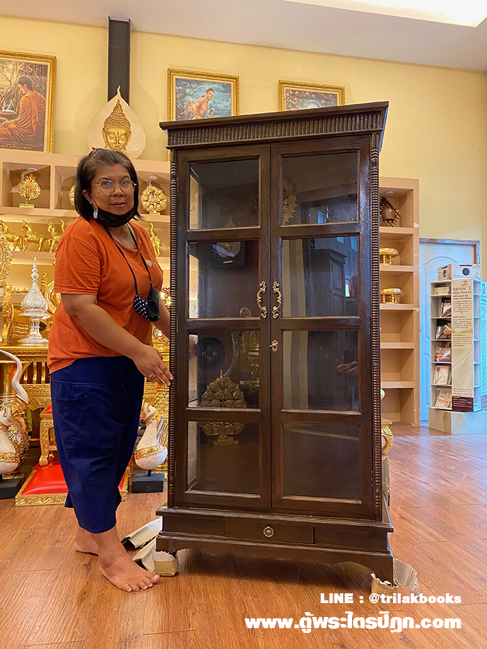 ตู้พระไตรปิฎก สำหรับบรรจุพระไตรปิฎก
ทรงมาตรฐาน สีโอ๊คเข้ม สำหรับพระไตรปิฎก 45 เล่ม