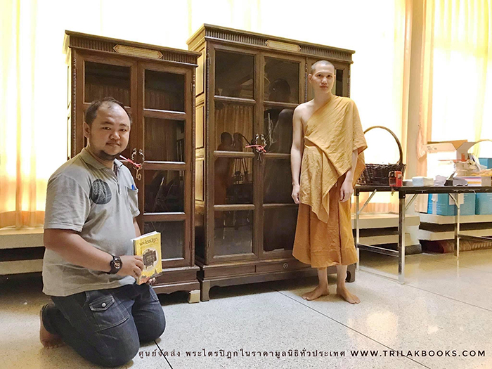ตู้บรรจุพระไตรปิฎก สำหรับใส่หนังสือพระไตรปิฎก 91 เล่ม ตู้บรรจุพระไตรปิฎก สำหรับใส่หนังสือพระไตรปิฎก 91 เล่ม
