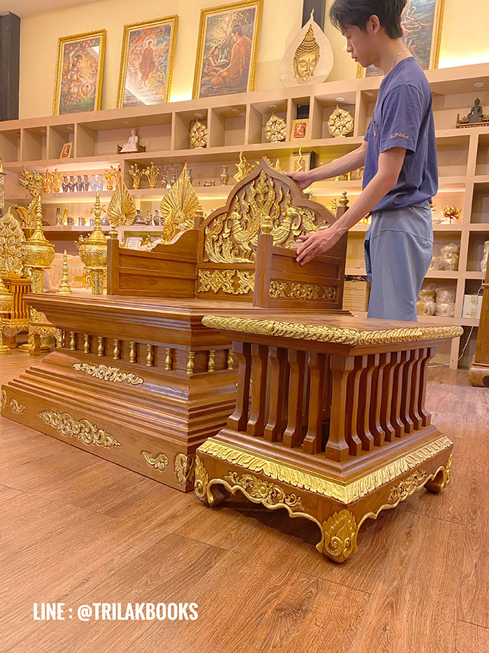 ธรรมาสน์ ไม้สักปิดทอง ทั้งชุด พร้อมโต๊ะข้าง
งานไม้แกะสลักด้วยงานฝีมือทาทอง
ราคา 43,000 บาท