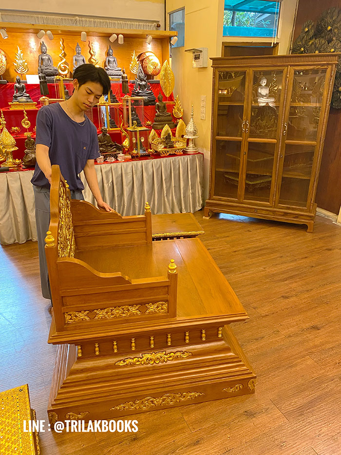 ธรรมาสน์ ไม้สักปิดทอง ทั้งชุด พร้อมโต๊ะข้าง
งานไม้แกะสลักด้วยงานฝีมือทาทอง
ราคา 43,000 บาท