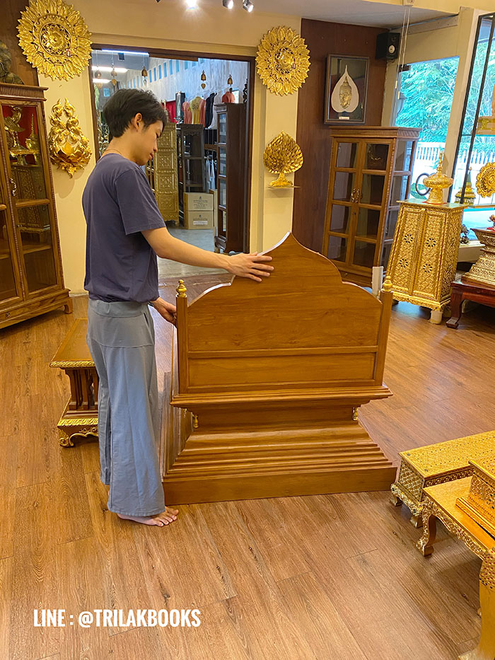 ธรรมาสน์ ไม้สักปิดทอง ทั้งชุด พร้อมโต๊ะข้าง
งานไม้แกะสลักด้วยงานฝีมือทาทอง
ราคา 43,000 บาท