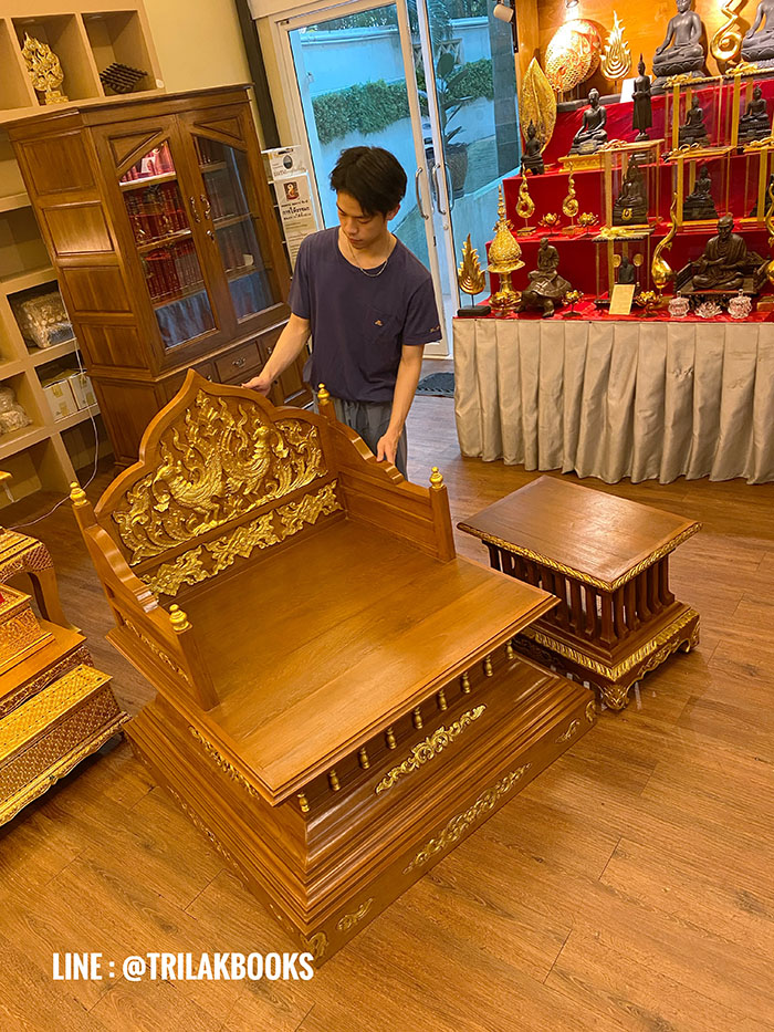 ธรรมาสน์ ไม้สักปิดทอง ทั้งชุด พร้อมโต๊ะข้าง
งานไม้แกะสลักด้วยงานฝีมือทาทอง
ราคา 43,000 บาท