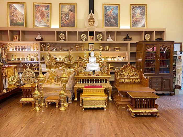 ธรรมาสน์ ไม้สักปิดทอง ทั้งชุด พร้อมโต๊ะข้าง
งานไม้แกะสลักด้วยงานฝีมือทาทอง
ราคา 43,000 บาท