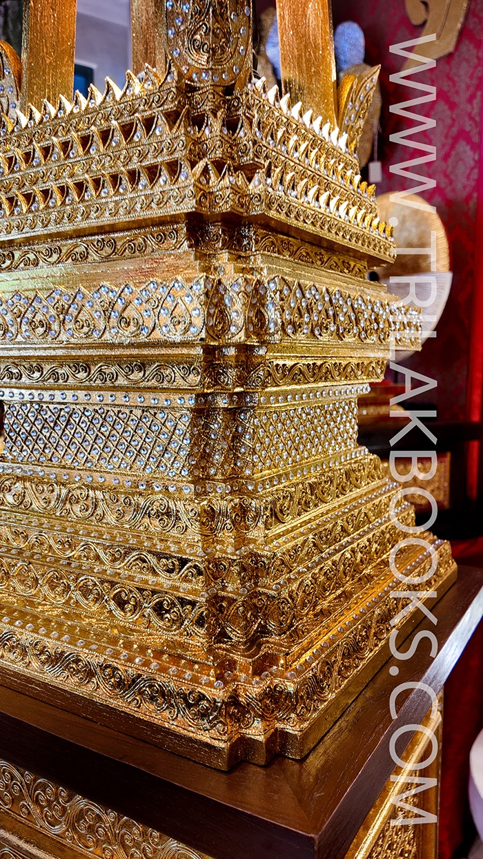 ภาพลวดสายลายเส้นทองของบุษบกไม้่สักหลังนี้ ภาพลวดสายลายเส้นทองของบุษบกไม้่สักหลังนี้