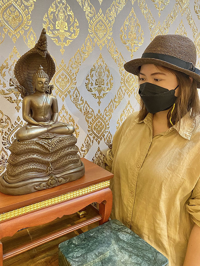 พระพุทธรูปปางนาคปรก
หล่อจากแร่ธรรมชาติ แร่เขาอึมครึม จังหวัดกาญจนบุรี พระพุทธรูปปางนาคปรก
หล่อจากแร่ธรรมชาติ แร่เขาอึมครึม จังหวัดกาญจนบุรี
