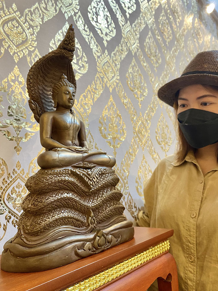 พระพุทธรูปปางนาคปรก
หล่อจากแร่ธรรมชาติ แร่เขาอึมครึม จังหวัดกาญจนบุรี พระพุทธรูปปางนาคปรก
หล่อจากแร่ธรรมชาติ แร่เขาอึมครึม จังหวัดกาญจนบุรี