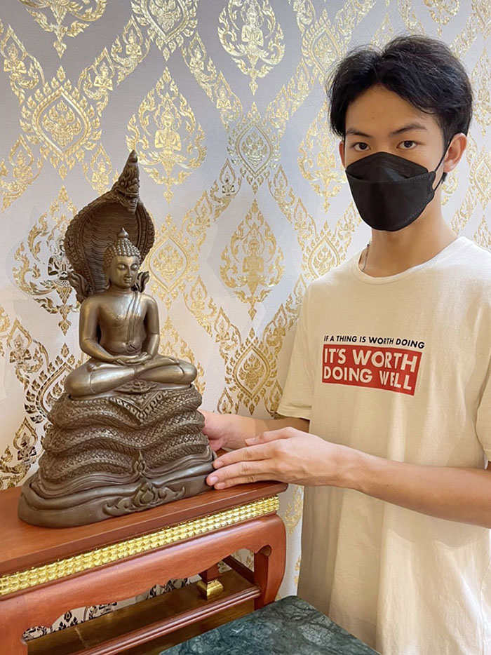 พระพุทธรูปปางนาคปรก
หล่อจากแร่ธรรมชาติ แร่เขาอึมครึม จังหวัดกาญจนบุรี พระพุทธรูปปางนาคปรก
หล่อจากแร่ธรรมชาติ แร่เขาอึมครึม จังหวัดกาญจนบุรี