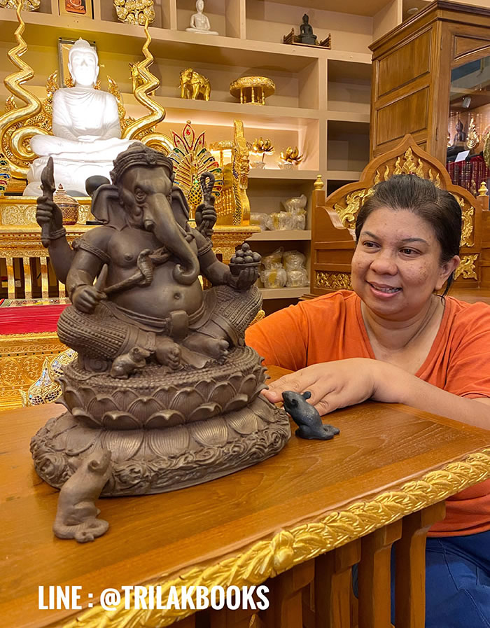 พระพิฆเนศปางประทานพร 
(องค์แร่เขาอึมครึม หล่อตันทั้งองค์)