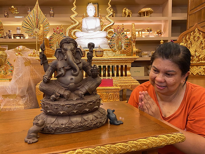 พระพิฆเนศปางประทานพร
(องค์แร่เขาอึมครึม หล่อตันทั้งองค์) พระพิฆเนศปางประทานพร
(องค์แร่เขาอึมครึม หล่อตันทั้งองค์)
