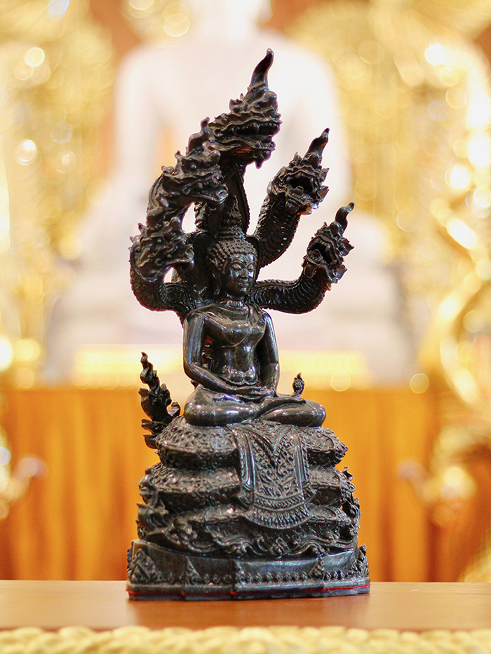 พระพุทธรูปแกะสลัก
ปางนาคปรกแกะสลักหินเขียวพะเยา 