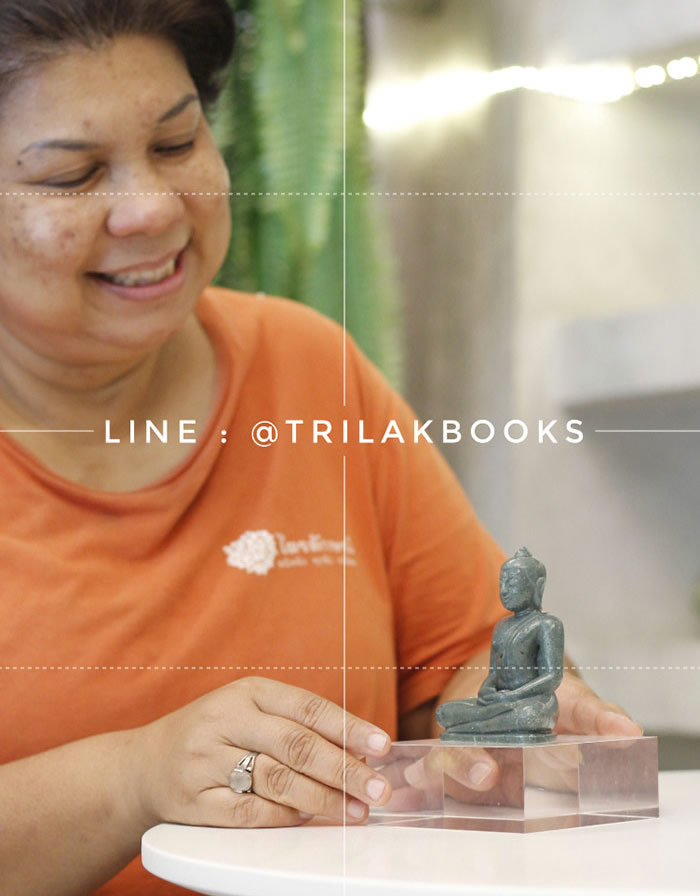 พระแก้วมรกต แกะสลักจากหินเขียว “ม่อนหินเขียว” จังหวัดพะเยา หรือ ผาม่อนพะเยา เป็นผาหินเขียว ตั้งตรงตั้งฉากกับพื้นดิน 