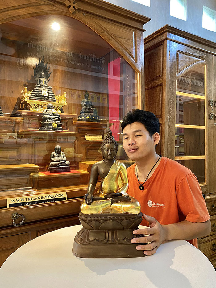 พระปางไพรีพินาศ หน้าตัก 9 นิ้วแร่เขาอึมครึม