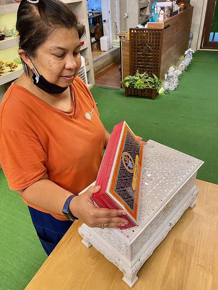 พระคัมภีร์บาลีปาฏิโมกข์ พร้อม หีบบรรจุ 3700 บาท