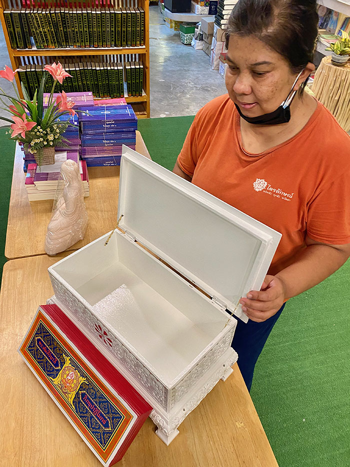 พระคัมภีร์บาลีปาฏิโมกข์ พร้อม หีบบรรจุ 3700 บาท