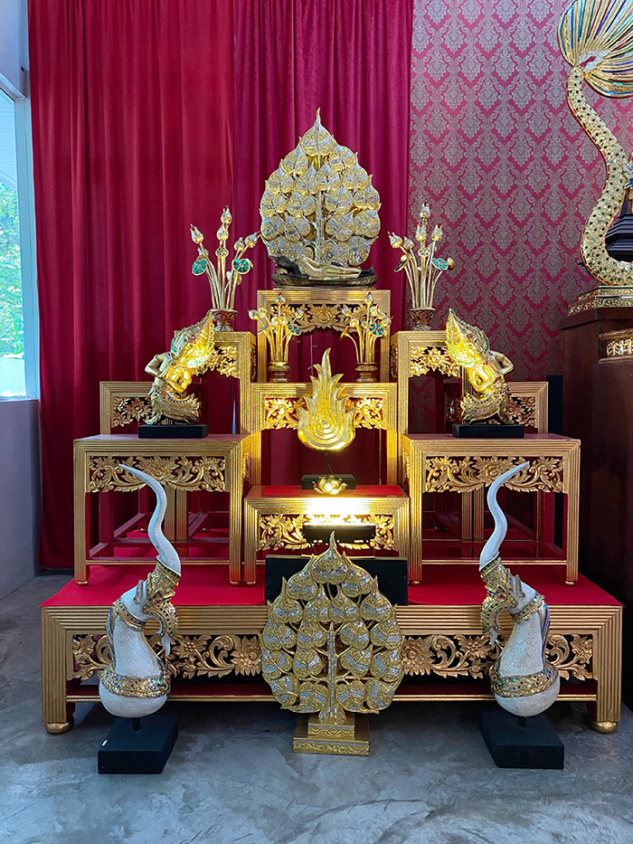 เทวดาไม้แกะสลัก ทั้งต้น สำหรับประดับตกแต่ง
ห้องพระ และ ห้องรับ แขก วางประดับไว้บนโต๊ะหมู่บูชาพระ 